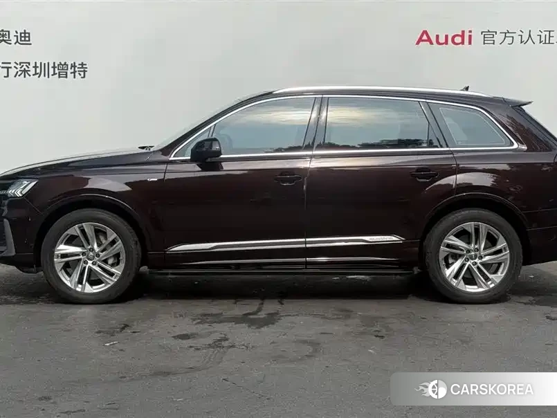 Audi Q7 2021 Champagne/brown из Китая