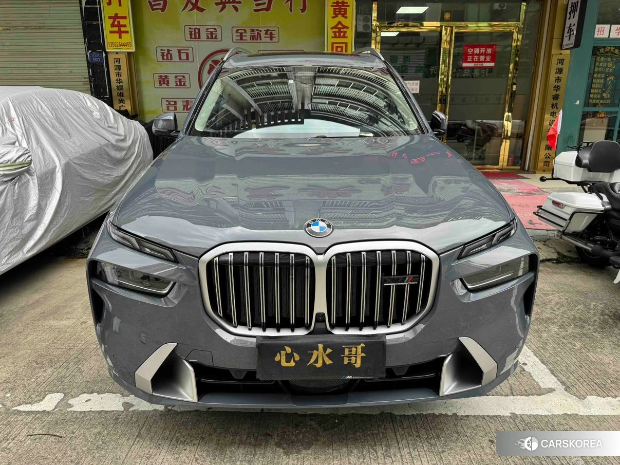 BMW X7 2022 Серебристо-серый из Китая
