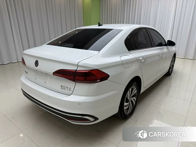 Volkswagen Bora 2022 Белый из Китая