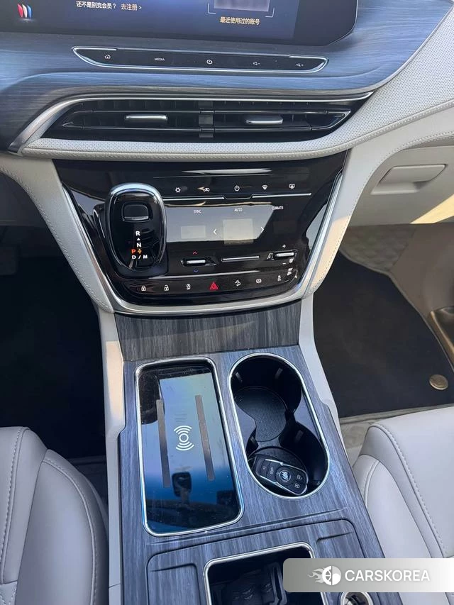 Buick GL8 2023 Белый из Китая