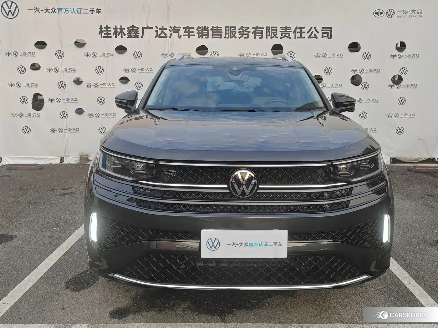 Volkswagen Tavendor 2023 Черный из Китая