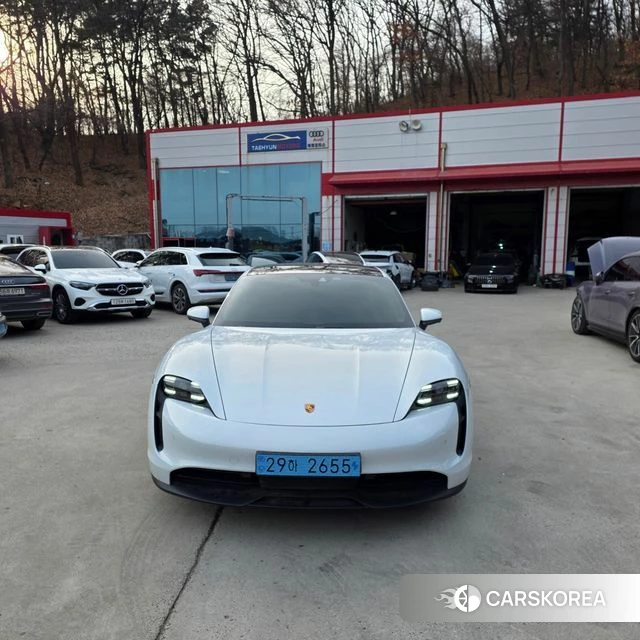 Porsche Taycan 2023 Белый из Кореи