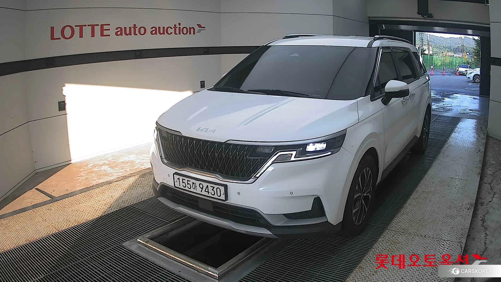 Kia Carnival 2022 Snow White Pearl (optional) из Кореи