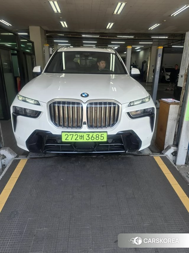 BMW X7 (G07) 2025 Белый из Кореи