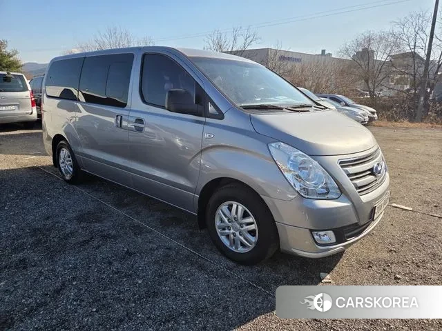 Hyundai Grand Starex 2018 Серебристо-серый из Кореи