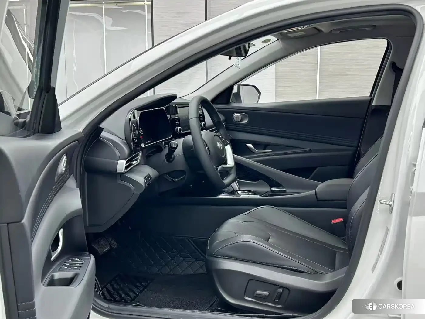 Hyundai Elantra 2023 Белый из Китая