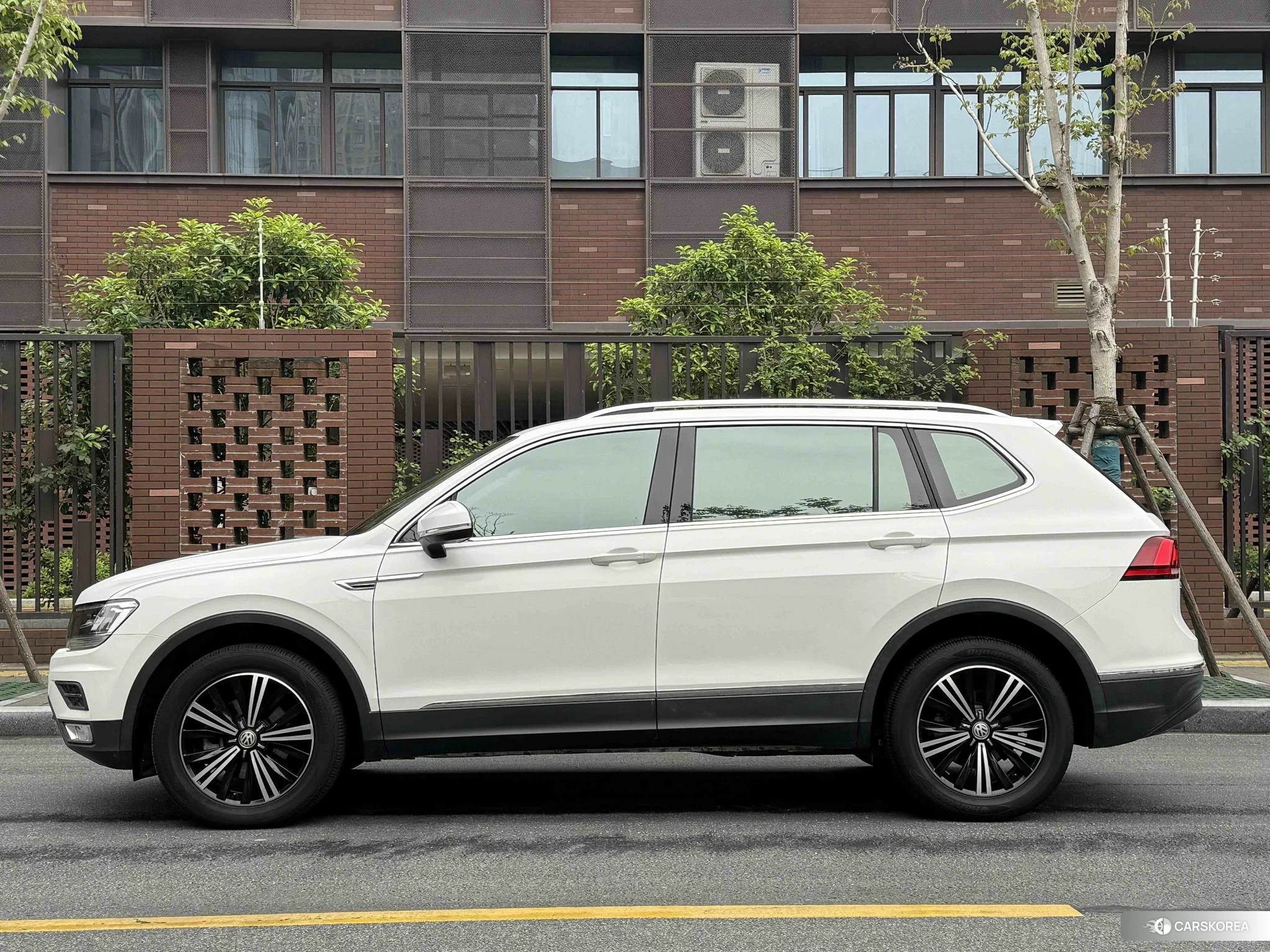 Volkswagen Tiguan L 2019 Белый из Китая