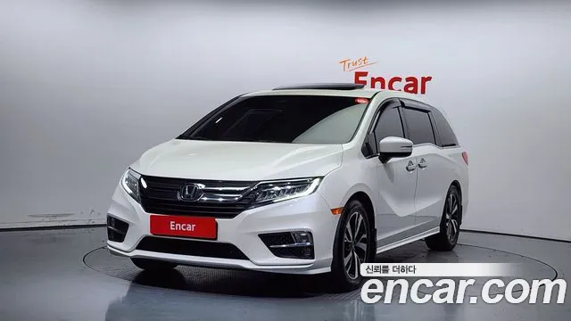 Honda Odyssey 2018 Белый из Кореи