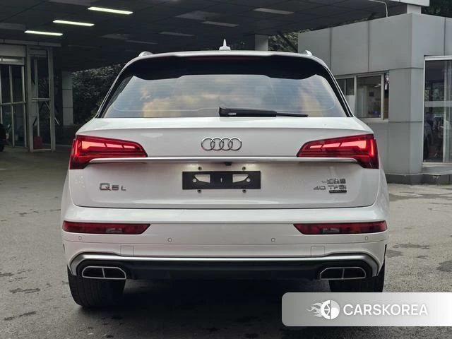 Audi Q5L 2023 Белый из Китая