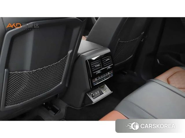 Volkswagen Touareg 2024 Темно-серый из Китая