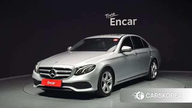 Mercedes-Benz E-Class W213 2018 Серебристо-серый из Кореи