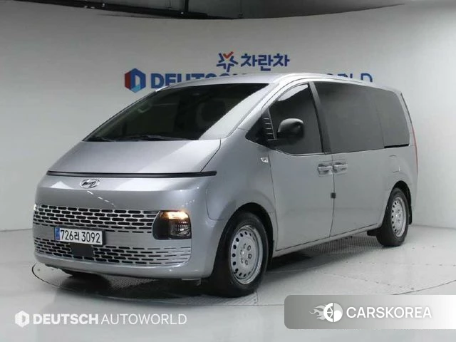 Hyundai Staria 2022 Серебристо-серый из Кореи