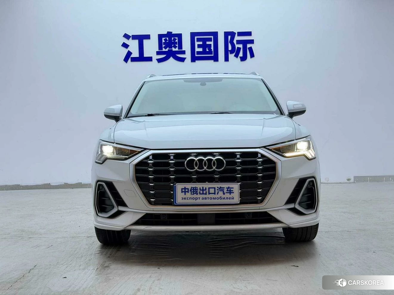 Audi Q3 2021 Белый из Китая