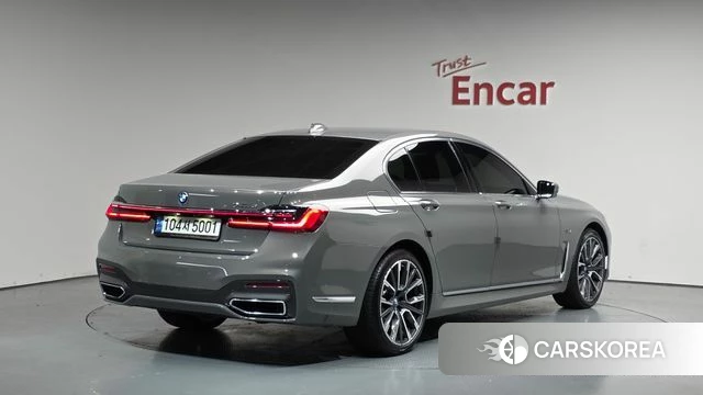 BMW 7 Series (G11) 2022 Песочный из Кореи
