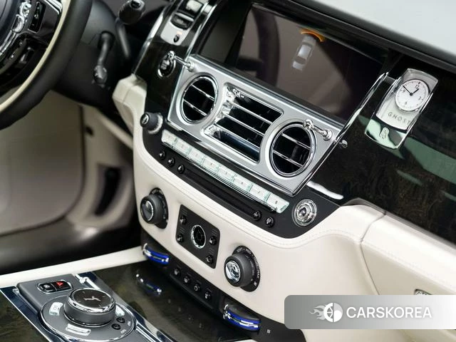 Rolls-Royce Gust 2018 Белый из Китая
