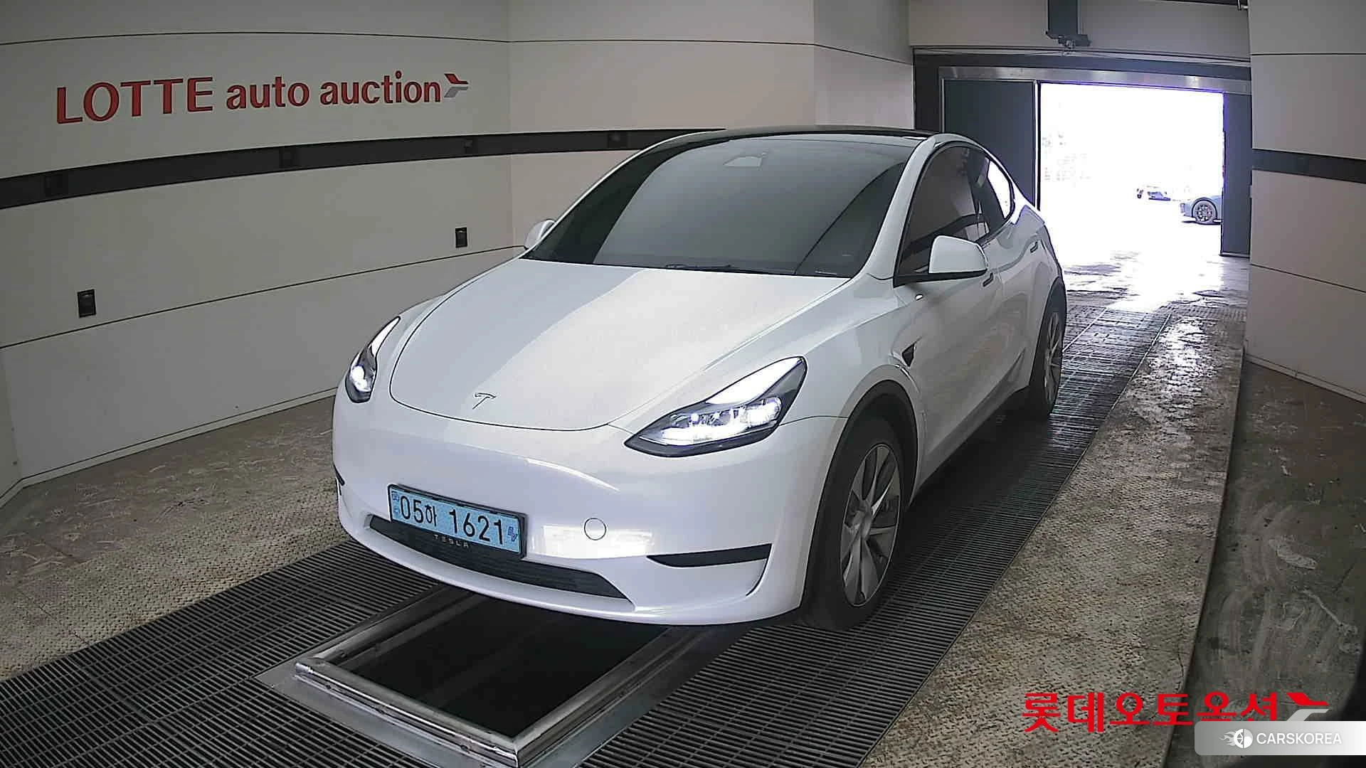 Tesla Model Y RWD 2024 Pearl White Multi-coat из Кореи