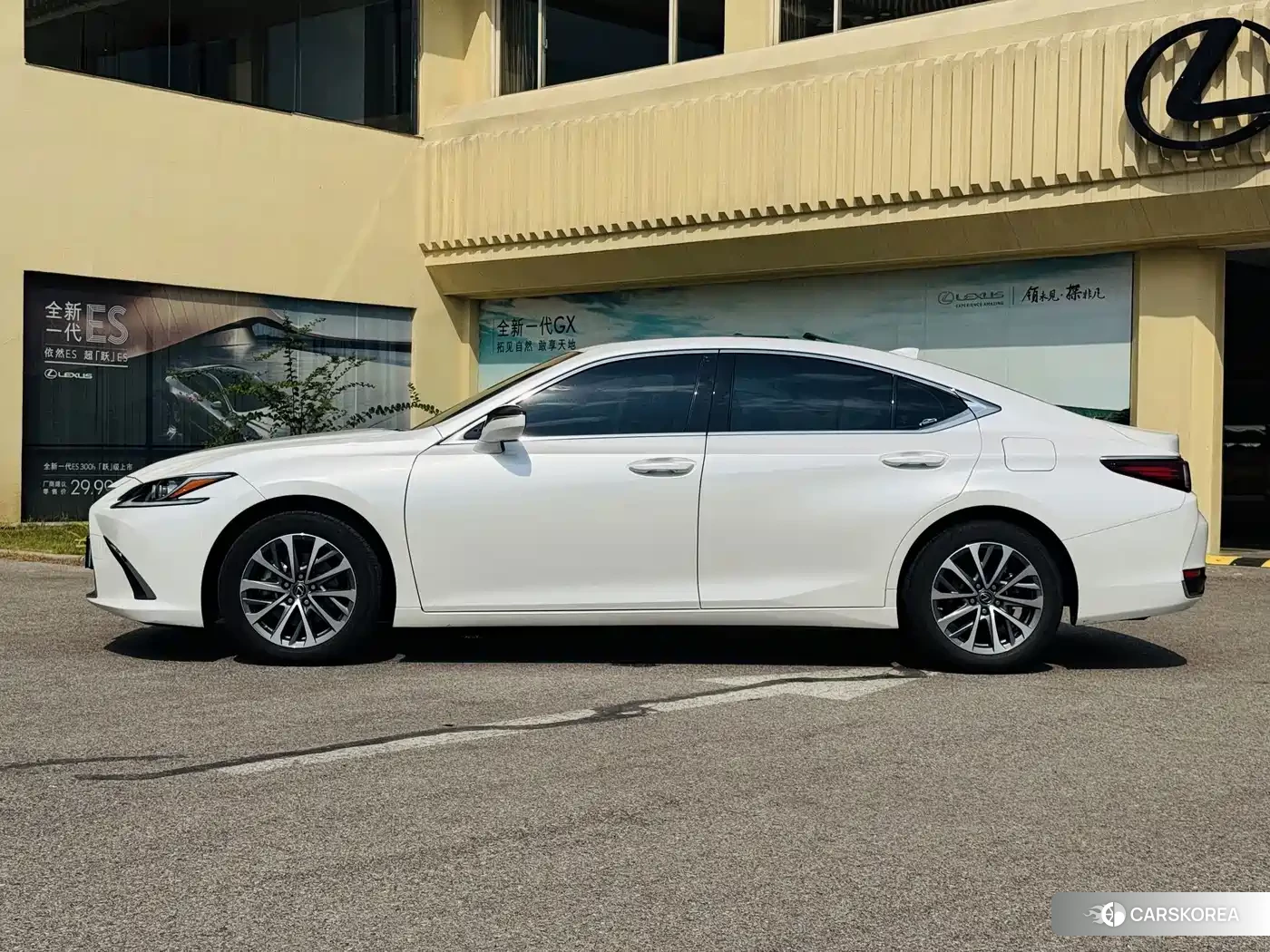 Lexus ES 2022 Белый из Китая