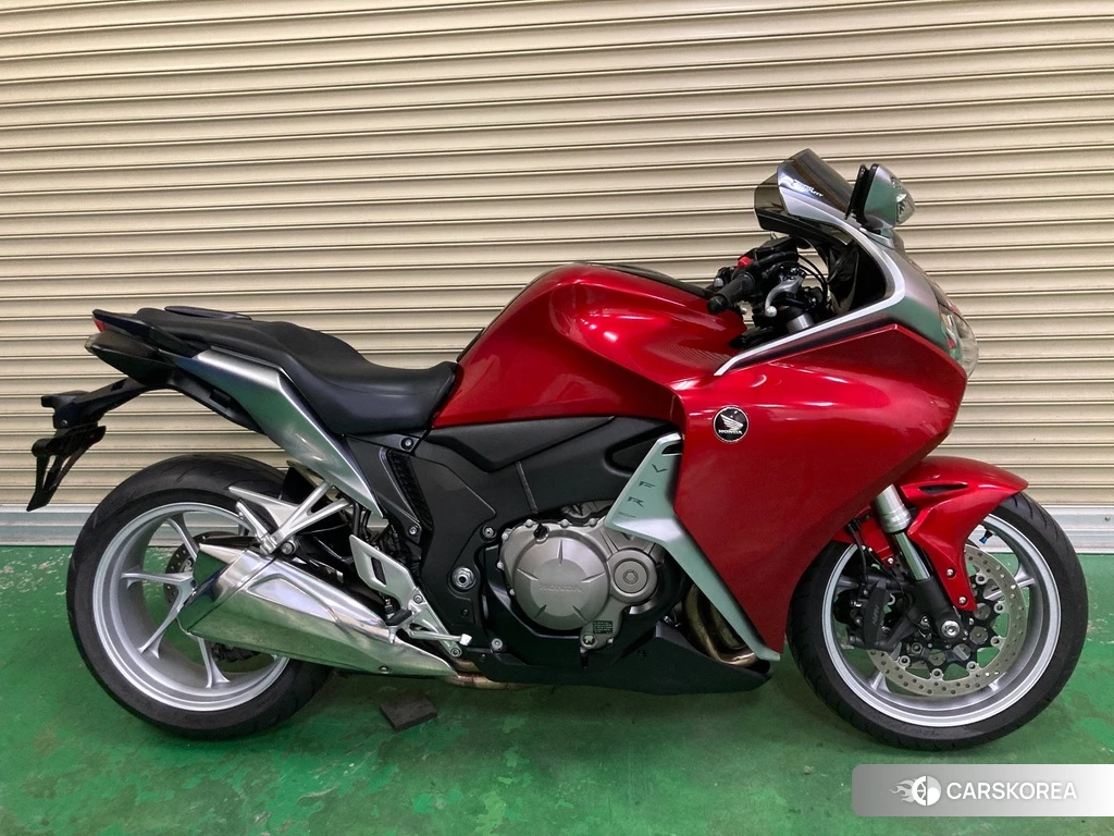Проданный Honda VFR1200F 2013 из Японии