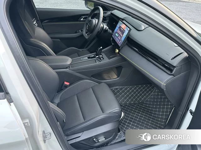 Lynk 03 2024 Белый из Китая