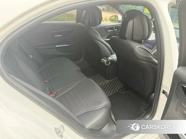 Mercedes-Benz C-class PHEV 2024 Белый из Китая