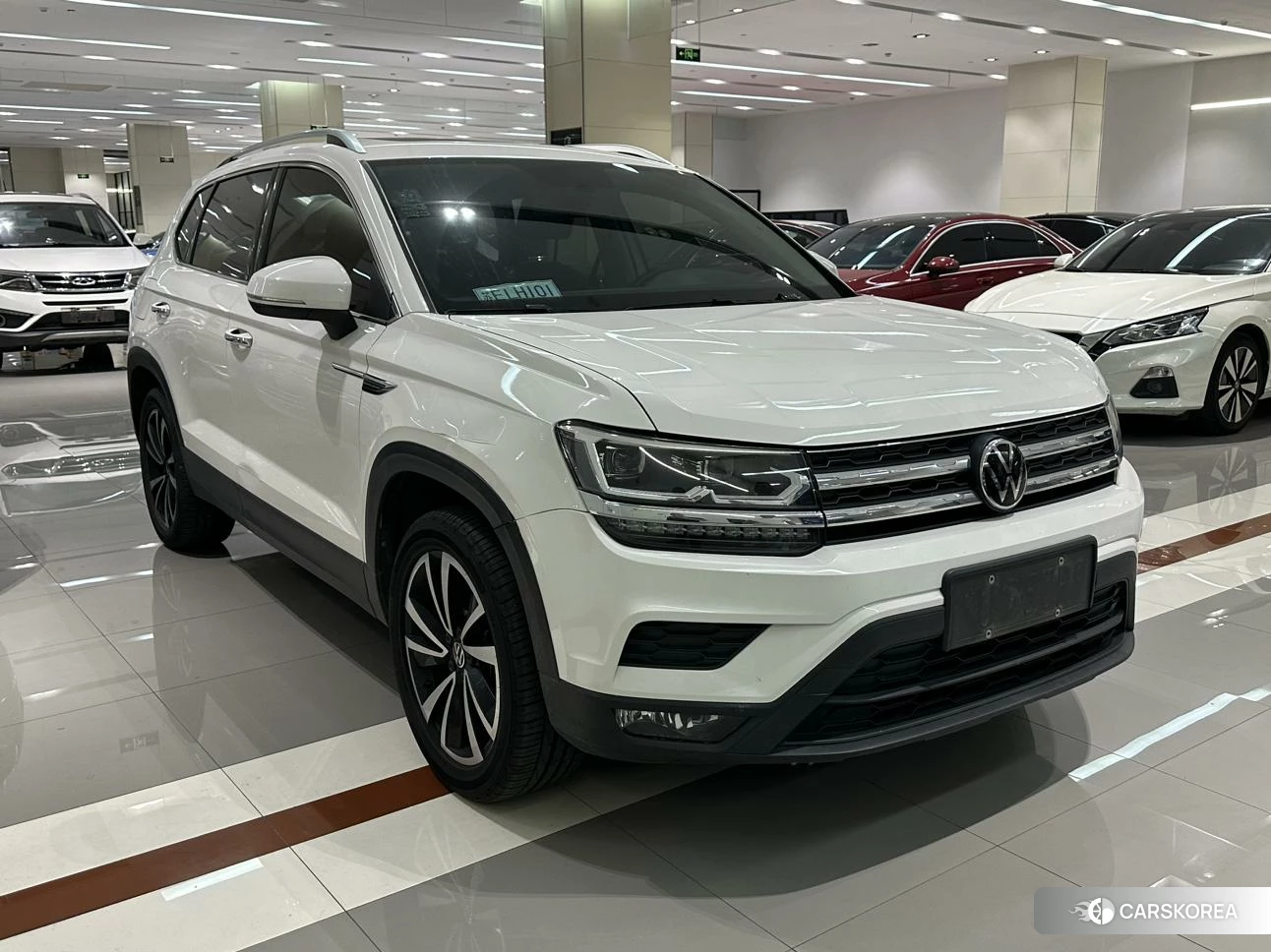 Volkswagen Tharu 2020 Белый из Китая