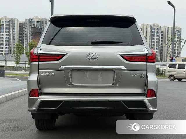 Lexus LX 2023 Серебристо-серый из Китая