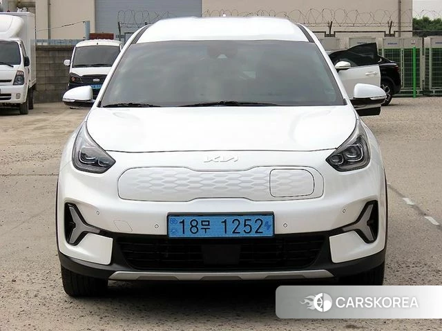 Kia Niro Plus 2023 Белый из Кореи