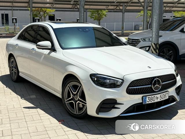 Mercedes-Benz E-Class W213 2023 Белый из Кореи