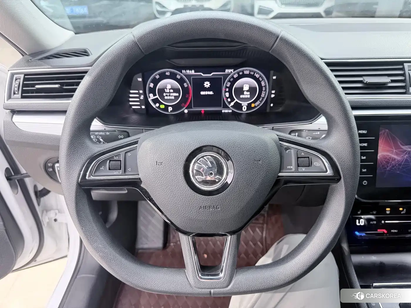 Skoda Superb 2024 Белый из Китая