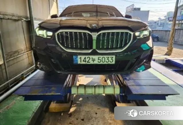 BMW 5 Series (G60) 2024 Черный из Кореи