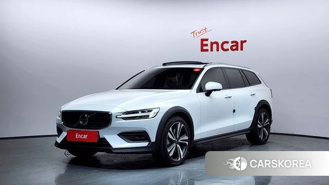 Volvo V60 Cross-Country 2nd Generation 2020 Белый из Кореи