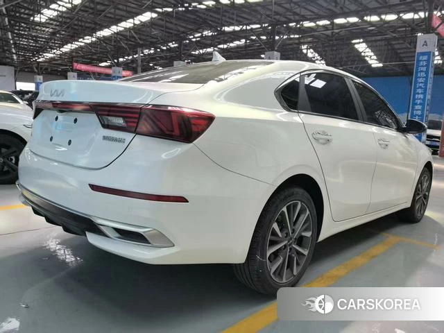 Kia K3 2023 Белый из Китая