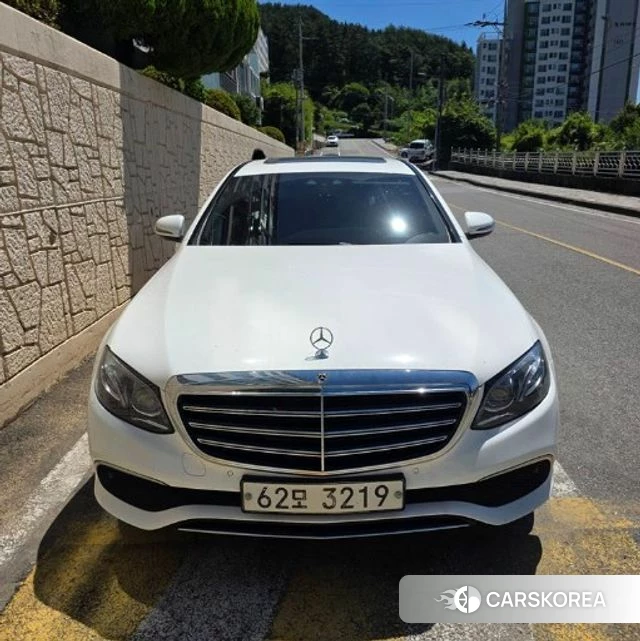 Mercedes-Benz E-Class W213 2018 Белый из Кореи