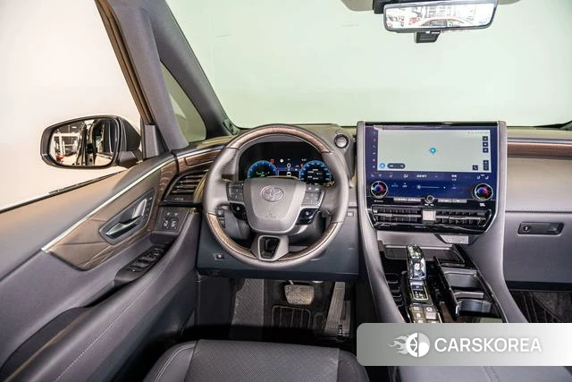 Toyota Elfa 2026 Белый из Китая