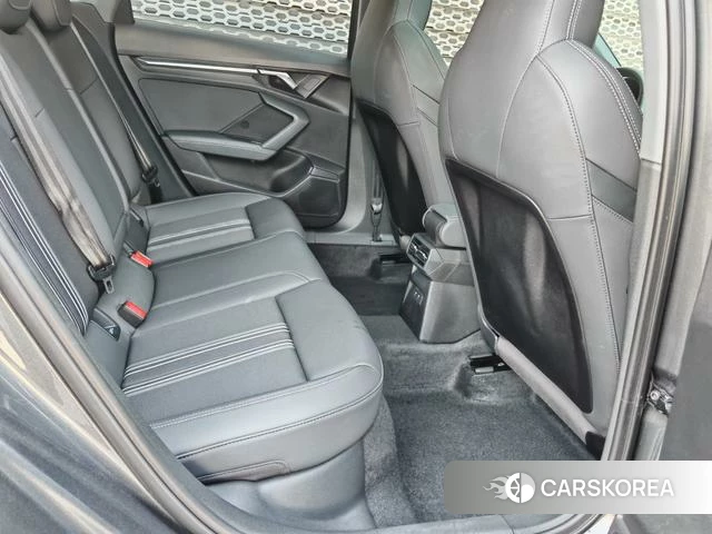 Audi A3 2023 Темно-серый из Китая