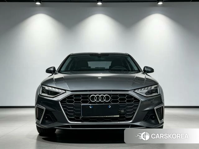 Audi A4L 2022 Темно-серый из Китая