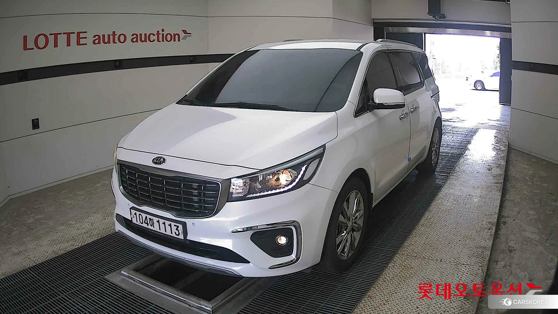 Kia Carnival 2020 Snow White Pearl (optional) из Кореи