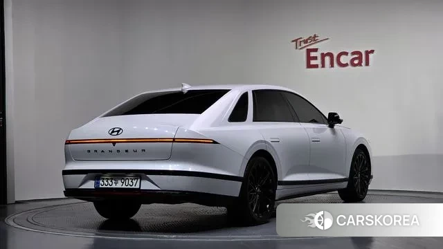 Hyundai Grandeur Hybrid (GN7) 2023 Белый из Кореи