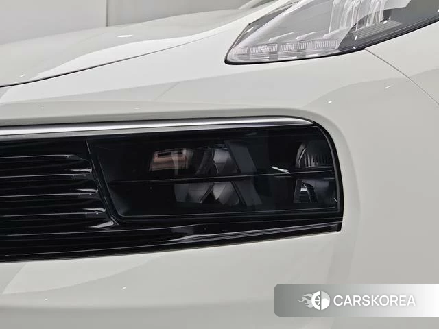 Lynk 01 2018 Белый из Китая