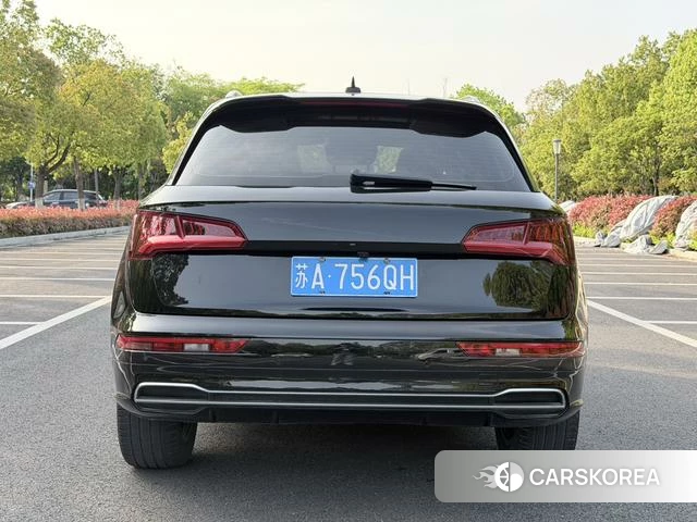 Audi Q5L 2020 Черный из Китая