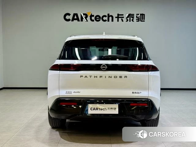 Nissan Exploring the land 2024 Белый из Китая