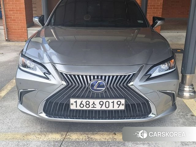 Lexus ES300h 7th generation 2020 Песочный из Кореи