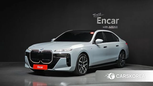BMW 7 Series (G70) 2025 Светло-серебряный цвет из Кореи