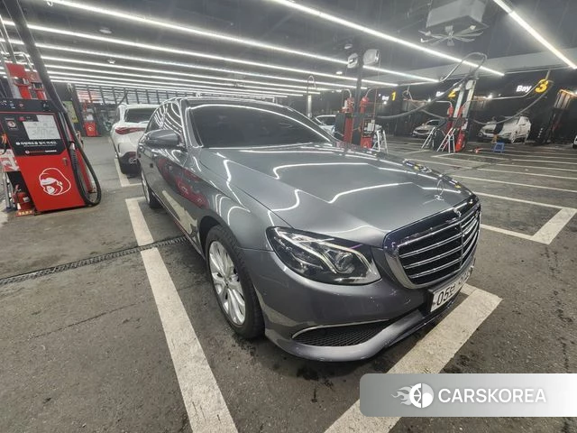 Mercedes-Benz E-Class W213 2018 Серебристо-серый из Кореи