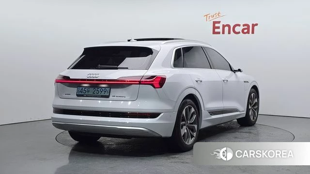 Audi e-Tron 2021 Белый из Кореи