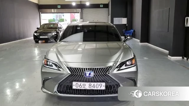 Lexus ES300h 7th generation 2018 Серебристо-серый из Кореи