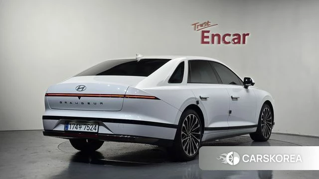Hyundai Grandeur Hybrid (GN7) 2023 Белый из Кореи