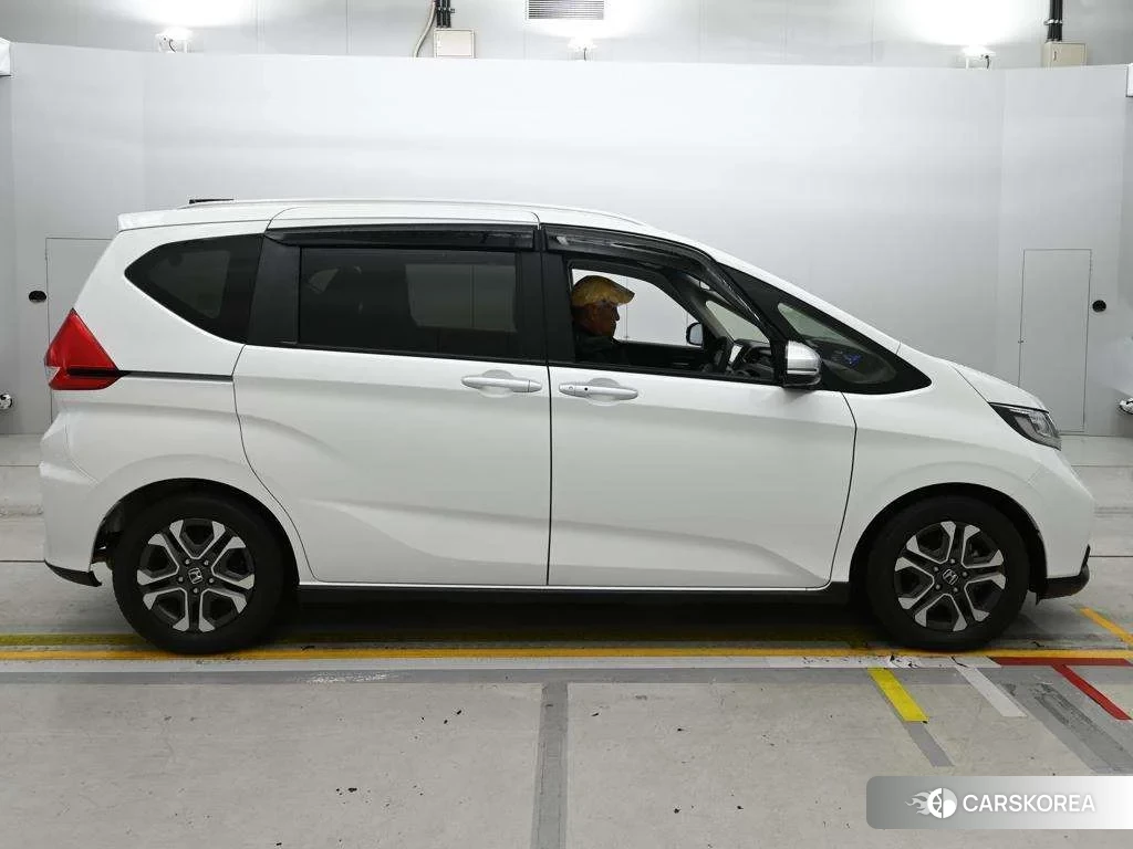 Honda Freed 2023 из Японии