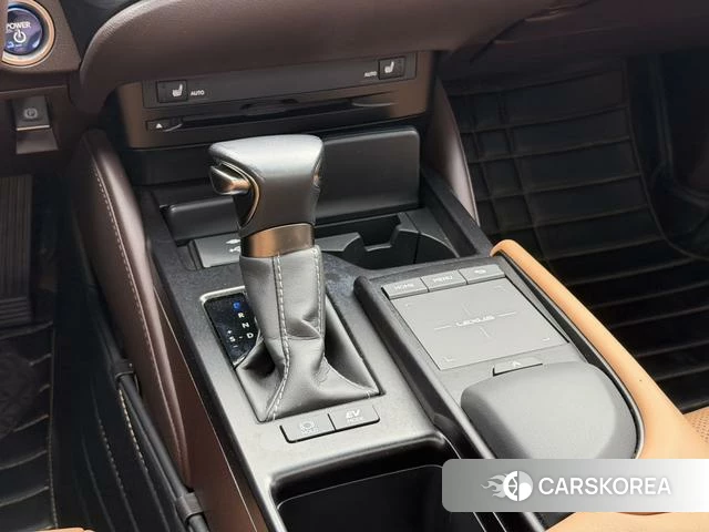 Lexus ES 2021 Серебристо-серый из Китая