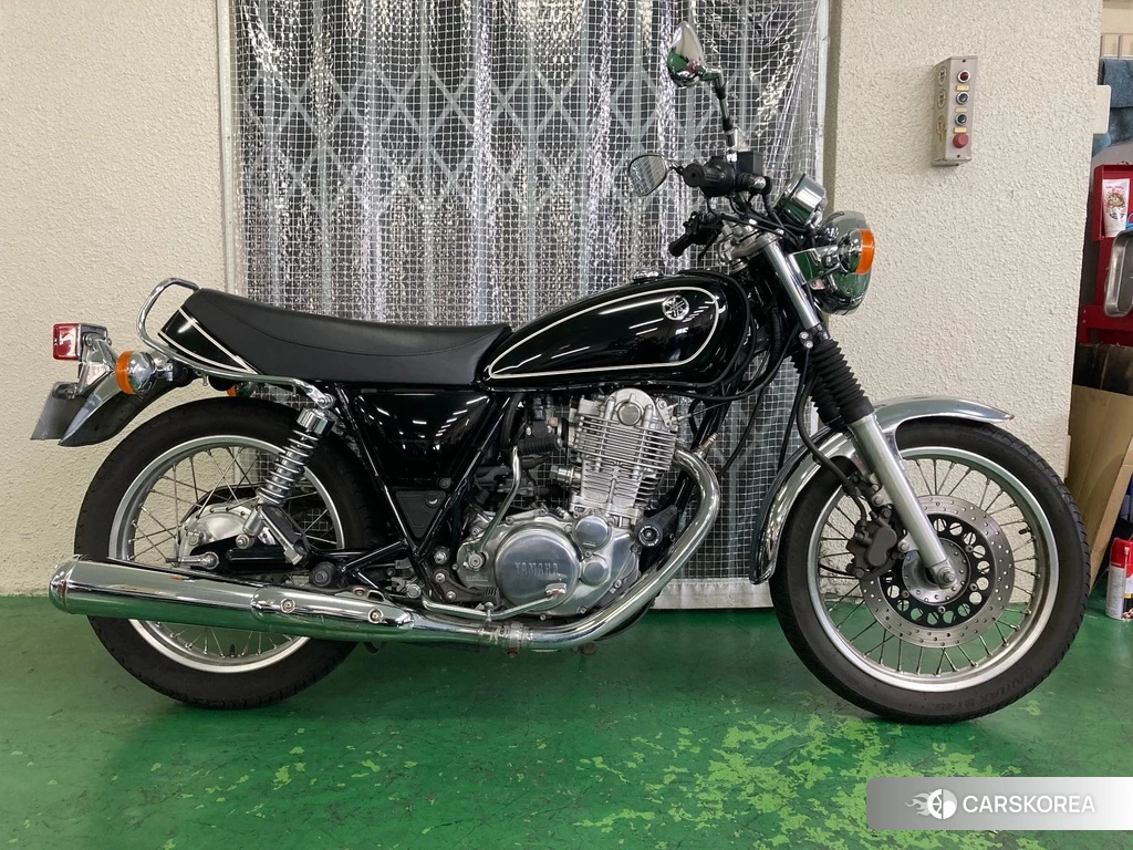 Проданный Yamaha SR 400 2014 из Японии